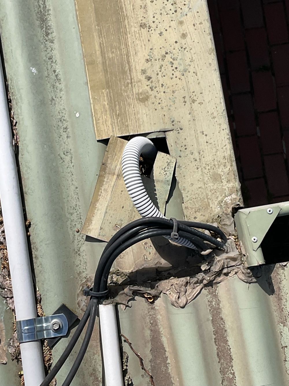 Loose flashing that can let water into the wall below, found during a pre-purchase inspection in Newport